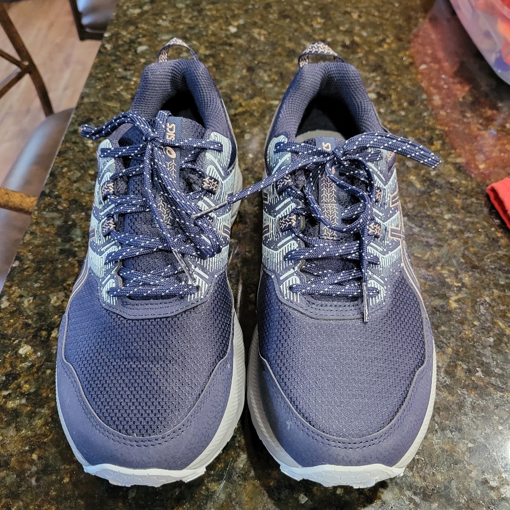 ASICS SIZE 9, Navy Blue, light blue & mauve trim